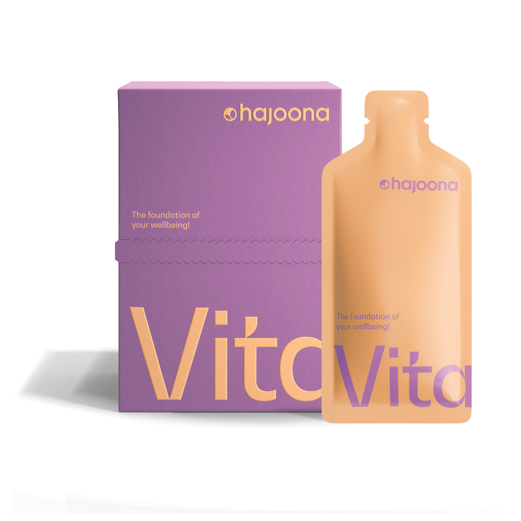 Produktabbildung von hajoona Vitality: Eine moderne Kartonverpackung mit einem einzelnen Sachet in Bottleshapeform, das an die Verpackung lehnt. Die Verpackung ist lila mit apricotfarbener Schrift und symbolisiert Energie, Wohlbefinden und einen aktiven Lebensstil.